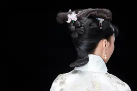 小说：苏杭月重生后，被前世的冷情王爷宠上天图片