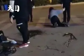 两位少女半夜醉酒 抱着警察不松手 被送至医院醒酒视频封面