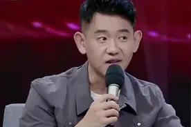 主持人李响妻子首曝光 夫妇俩外滩边合体秀恩爱