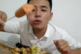 40块钱买了30个串串香，晚上在家配上啤酒，比吃烧烤划算多了