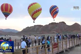 张掖：丹霞景区游客接待量突破200万人次