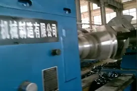 32吨载重的重型卧式车床加工大型曲轴视频封面