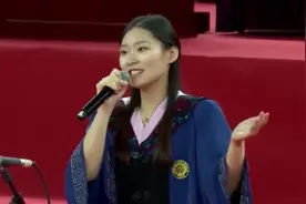 北京大学研究生毕业典礼，美女学霸一展歌喉，惊艳全场视频封面
