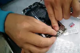 用了3年的华为手机摄像头坏了，自己花35元搞定，维修店报价太贵视频封面