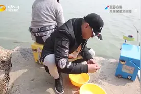 红虫饵料如何配制，牟献奇现场教学，看完之后你就会弄“肉夹馍”