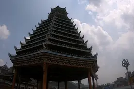 从贵阳到凯里，到过很多车站，凯里南站是我见过最有民族特色的