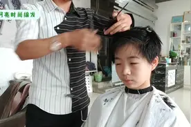 初中生女孩发型应该怎么剪 这款发型绝对够标准 别说短发不好看