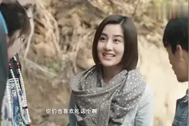 片场拍戏，假的僵尸变成了真的僵尸，美女吃着猪血：好萌的僵尸呀视频封面