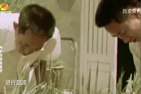 1958年轰轰烈烈的大跃进，袁隆平当老师创高产，一块红薯重27斤视频封面