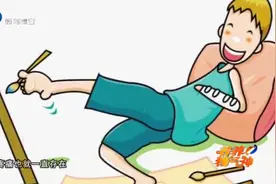 女子撞伤大脚趾，却连带着脚后跟也疼，专家：走路姿势不正确