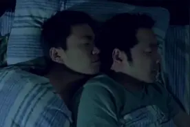 影视：两男人开一间房睡觉，囧事接二连三，看一次笑一次