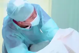 接生医生是男的，产妇不愿让他接生，男医生实力证明
