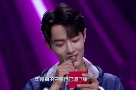 盘点明星读粉丝信件的反应，冯希瑶当场落泪，肖战读着读着笑喷了视频封面