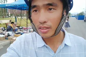 在学校工地上看看学生是怎么收发快递的。视频封面