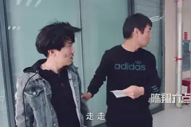 陈翔六点半：蘑菇头因为手抽筋，上个医院被打两次！