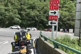 从成都到汶川，一路还可以看到2008年的大地震给山川留下的伤痕