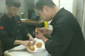 厨师第一次做麻团，没有任何制作麻团经验，最终以失败告终