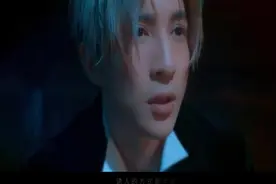 薛之谦深情献唱《摩天大楼》MV，歌词句句走心，令人泪目忧伤！