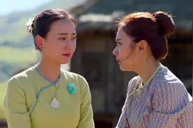 女子向闺蜜来哭诉，闺蜜竟然也是泪眼迷蒙，一时间相互拥抱求安慰视频封面