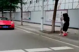 兰博基尼带队过街，两位女生以尖叫表示激动视频封面