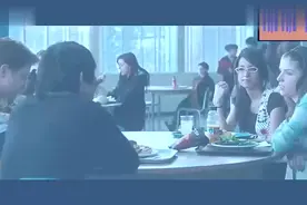 女孩经常晚上疯狂喊叫 不与人交流 完全变了个人么 ！视频封面