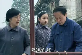 小女孩吵着要吃冰棍，谁料父亲重男轻女，说的一句话雷到她视频封面