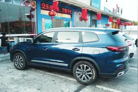 高速上遇见最便宜的服务区住宿 虽然条件艰苦但70块钱能随便吃视频封面