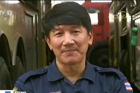 这个地方消防员每年捕蛇800条！每次抓蛇都徒手他说出原因很暖心