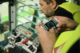 想开世界最大挖掘机需要办什么级别的驾照,乐高给了你第二种选择