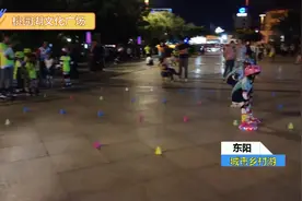 实拍楚雄最牛文化广场，老年人交友活动天堂，小孩游乐场。