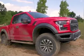 2019年评选出的十大最强硬派越野车，你觉得谁越野能力最强？视频封面