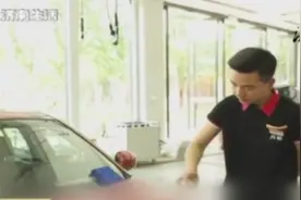 爱车停树下，烦人树胶怎么办？记者亲测网上最火的四种清理方法视频封面