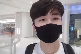 黑白小伙从火热的广州坐飞机到成都，一出机场，直呼成都太冷了视频封面
