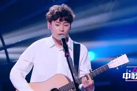 隔壁老樊演唱的《多想在平庸的生活拥抱你》，给人爱情安静的慰藉