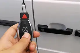 听奔驰大G关门声音如子弹上膛一般，网友：那我的五菱宏光呢