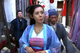 怪探秋瓷炫吃槟榔逗猴子，遇到胆儿大小偷，顺走了她的金项链视频封面