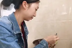 小妹做泡菜，用纯净水直接倒进坛子里，最简单的方法