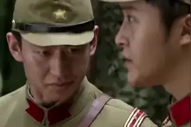 大娘正在缝补衣服，鬼子袭击马家村，八路个个英勇善战，打残鬼子视频封面