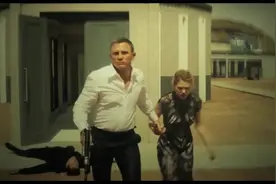 007邦德装备确实先进，一个小小的手表里面竟然暗藏这么大的威力视频封面