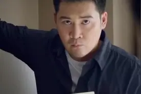 刑警队长：刑警发现床垫有异常，把床垫一掀开，里面藏了一具女尸