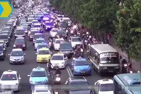 世界最高堵车记录 100公里堵车25天视频封面