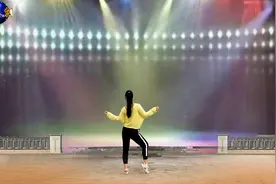 花想容广场舞《情歌2019》简单爵士风健身操背面演示附分解