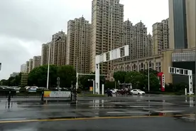 “利奇马”今夜正式影响扬州，云团带来狂风暴雨，别怪没提醒哦