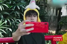 易烊千玺戴上玩偶帽，开启疯狂自拍模式，大佬教你如何自拍！视频封面