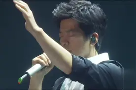 李健《车站》，悠扬的旋律不知不觉被带入意境中，让人触景生情！视频封面