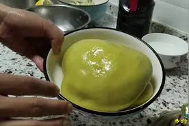 山西特色主食黄糕制作全过程，蘸上肉汤嚼都不嚼直接咽