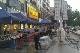 东莞凤岗最繁华的地方，这里应有尽有，最重要的美女更多