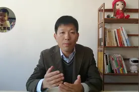 宝宝几岁能吃大人的饭菜？不到年龄别瞎喂，对孩子牙齿生长有危害视频封面