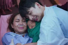 爱的警报器：男友在一旁鼓劲，护士成功在救护车里生下男婴，开心视频封面