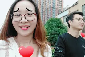 爸爸不能缺席家长会，玲子拉帅老公一起去，心里为啥紧张？视频封面